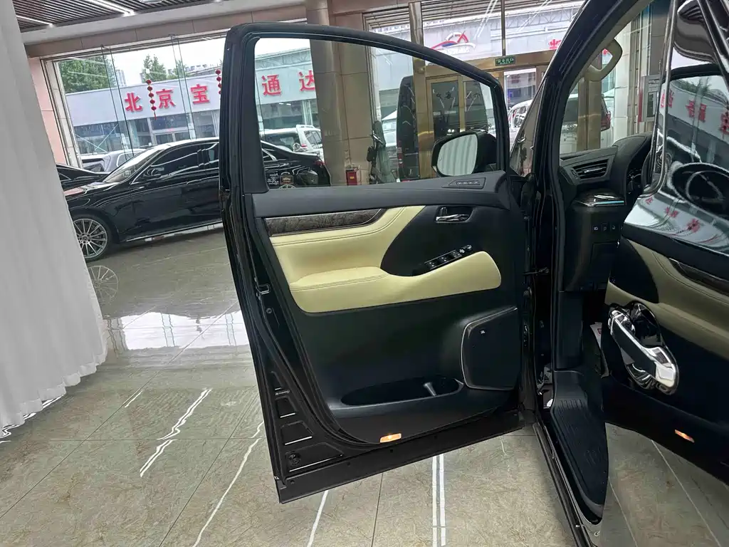 Toyota Vellfire 2021 — фото 12