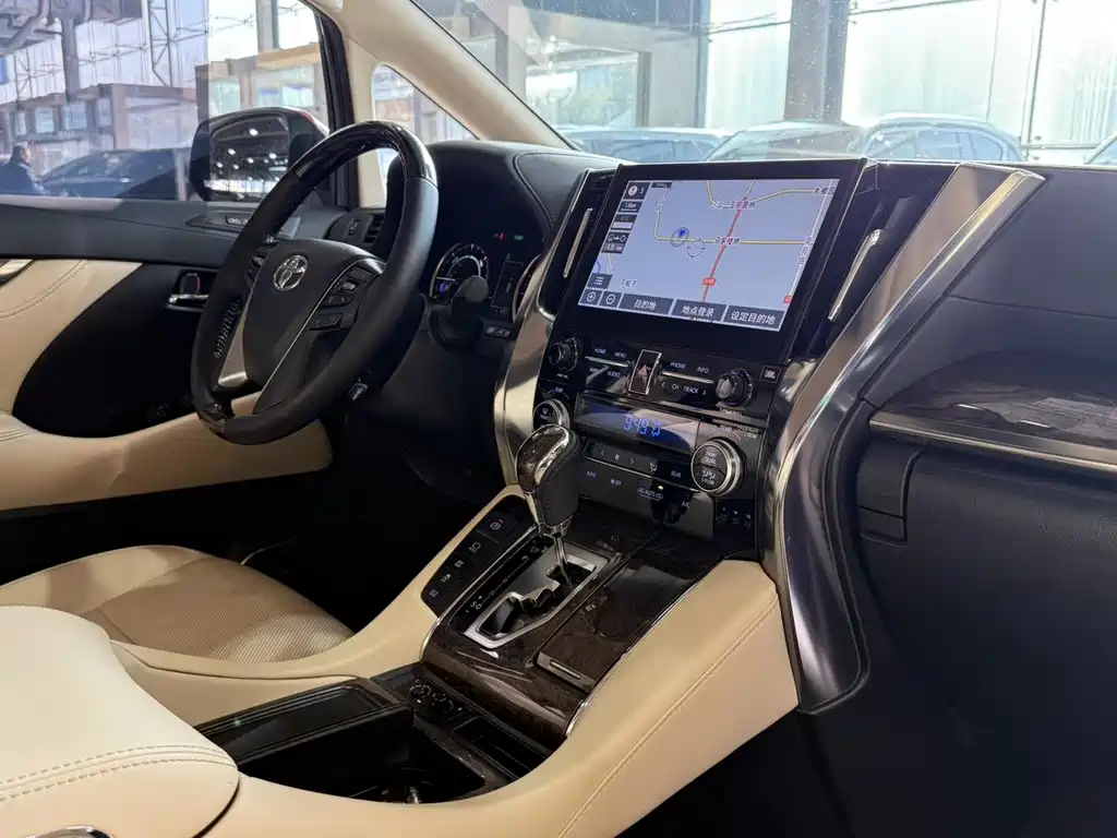 Toyota Alphard 2022 — фото 10