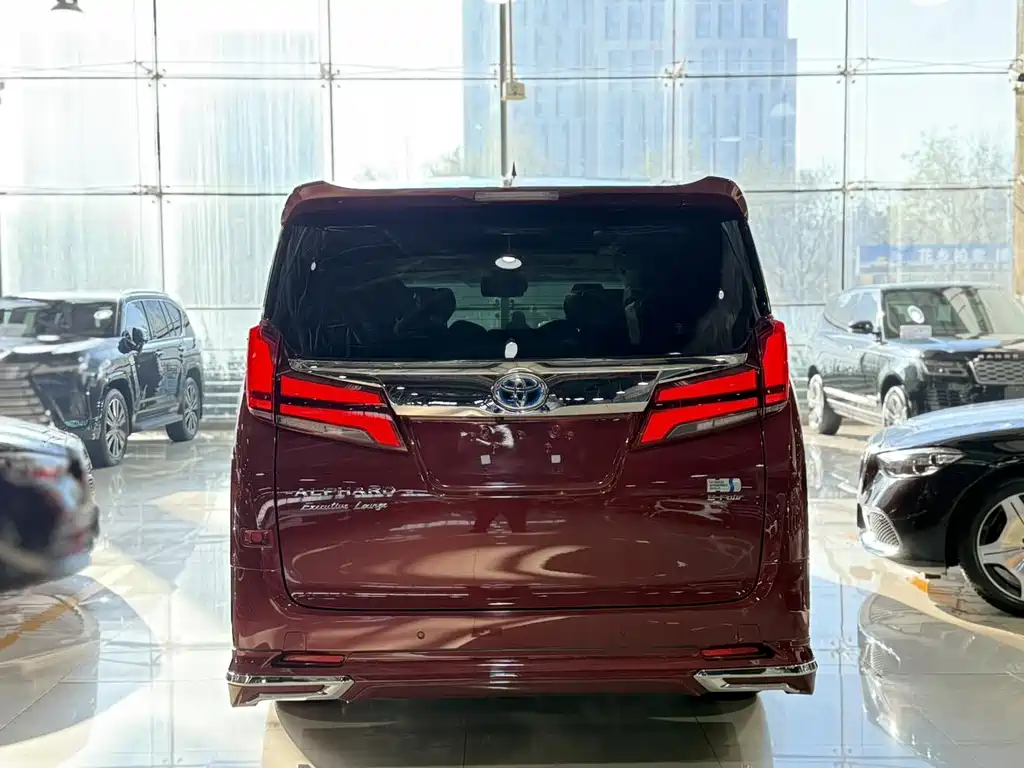 Toyota Alphard 2022 — фото 20