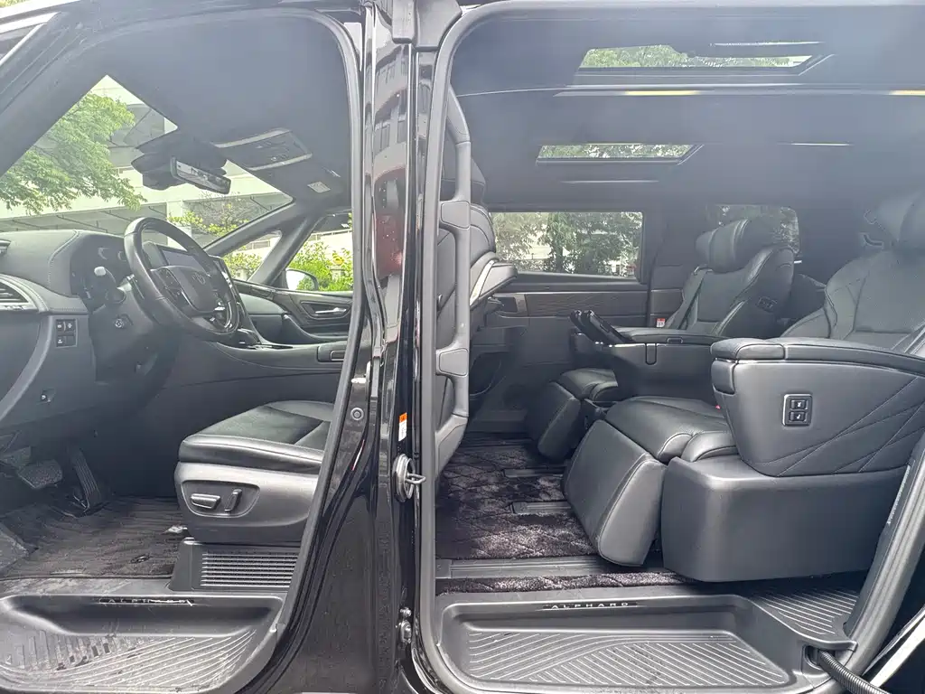Toyota Alphard 2023 — фото 8