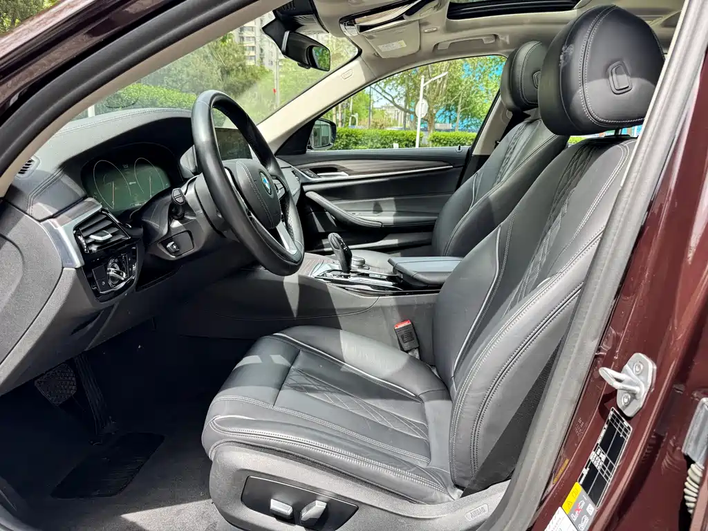 BMW 5 Series New Energy 2019 — фото 8