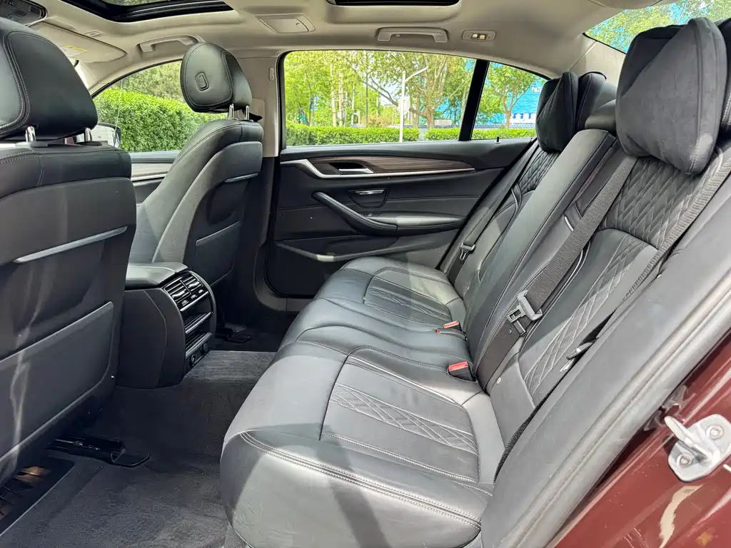 BMW 5 Series New Energy 2019 — фото 16