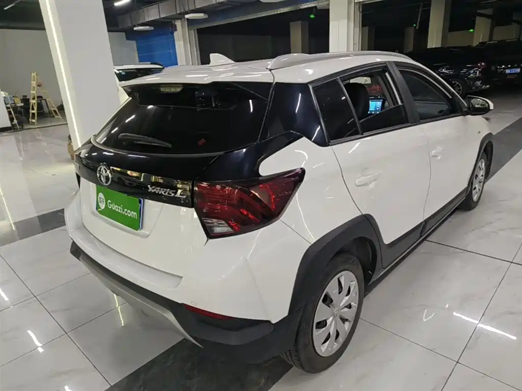 Toyota Yaris L 2021