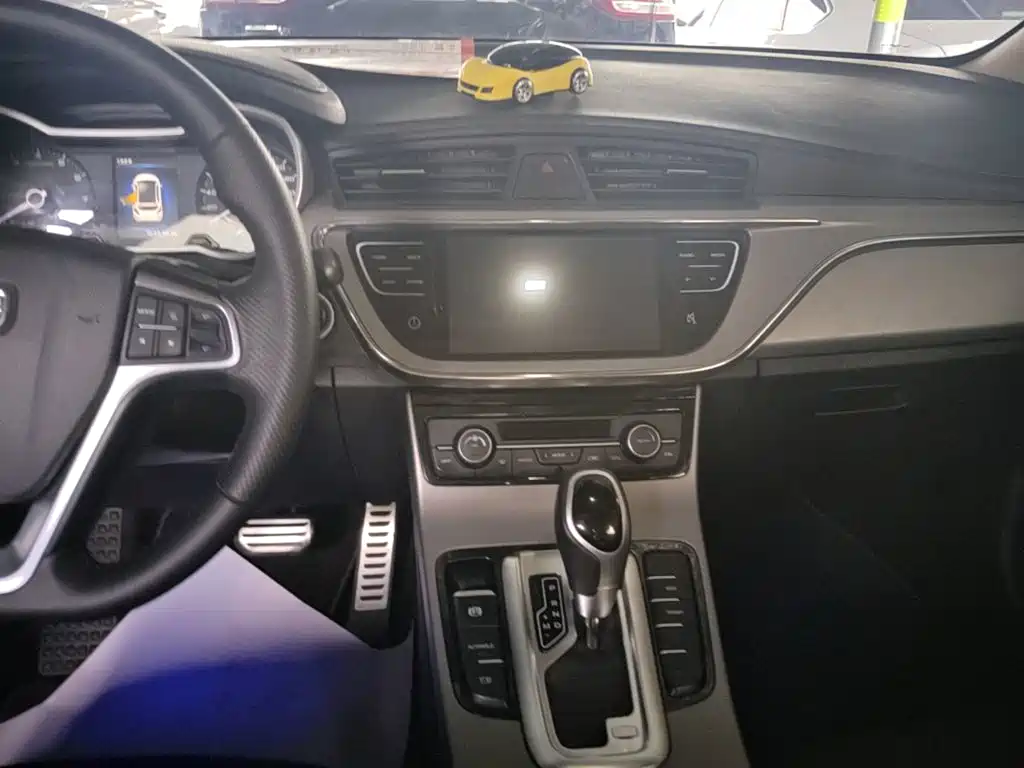 Geely Emgrand GS 2018 — фото 13
