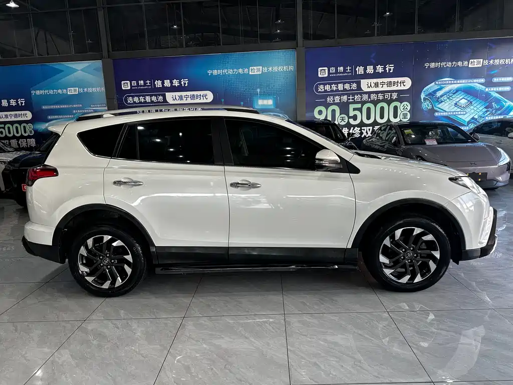 Toyota RAV4 2017 — фото 4