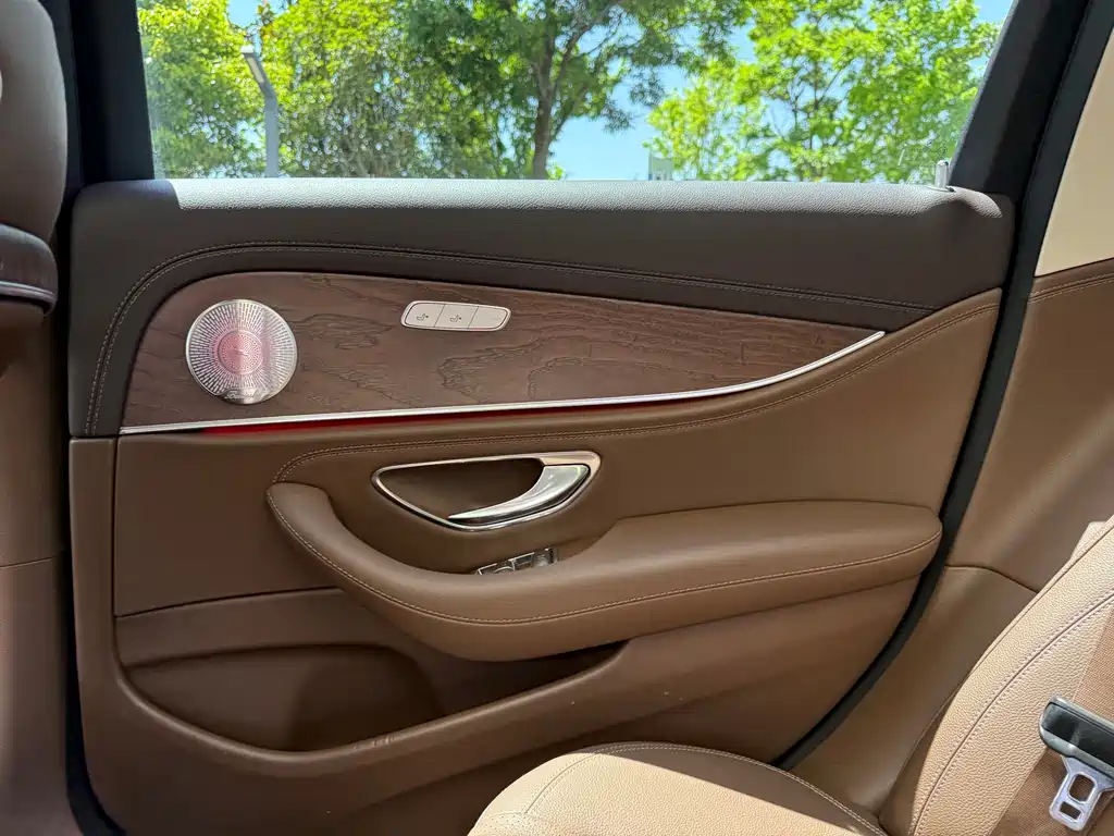 Mercedes-Benz E-Class 2020 — фото 34
