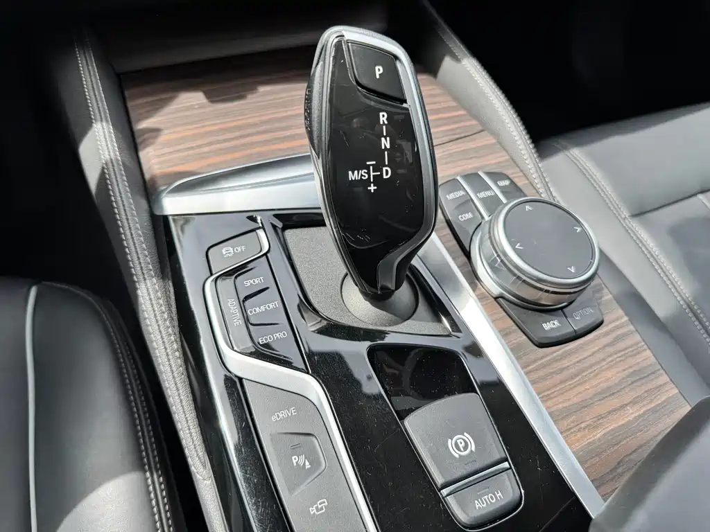 BMW 5 Series New Energy 2019 — фото 9