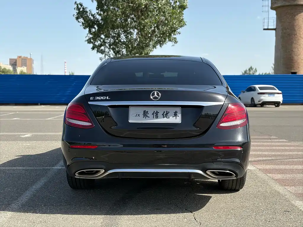 Mercedes-Benz E-Class 2018 — фото 18