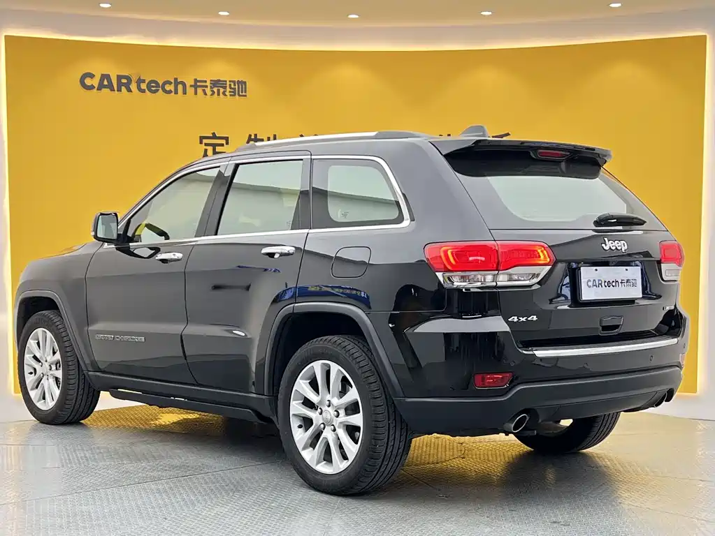 Jeep Grand Cherokee 2019 — фото 30