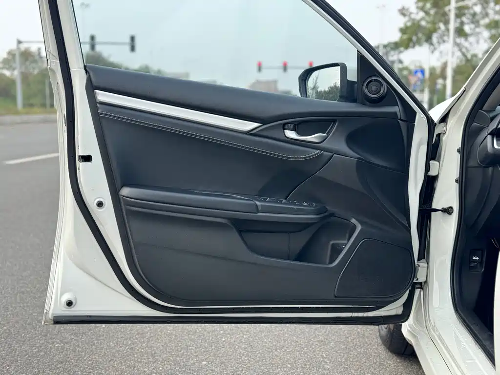 Honda Civic 2020 — фото 14