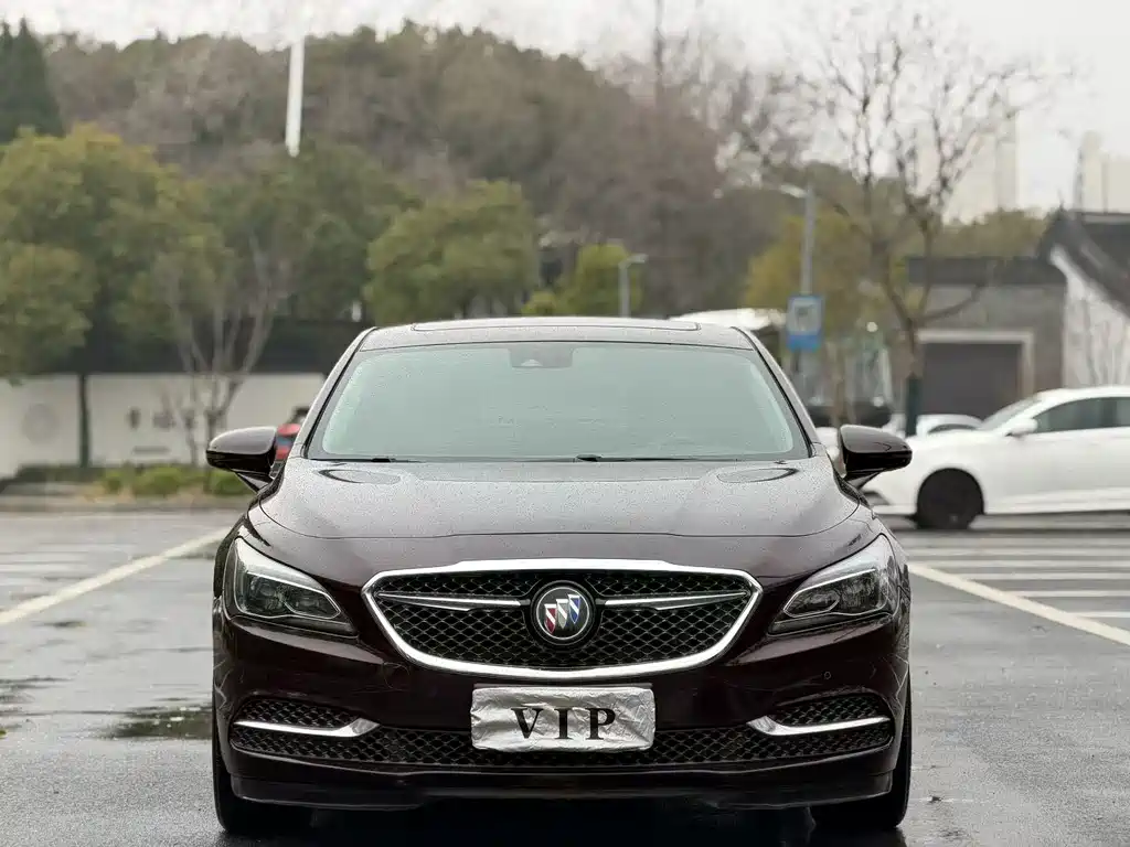 Buick LaCrosse 2018 — фото 1