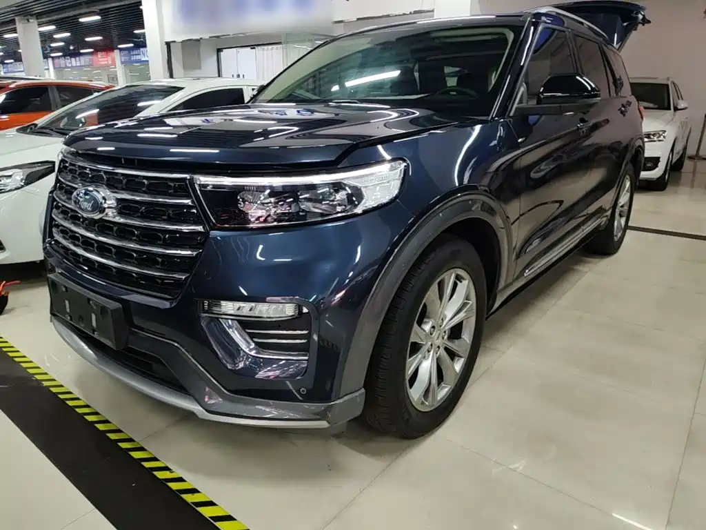 Ford Explorer 2021 — фото 1