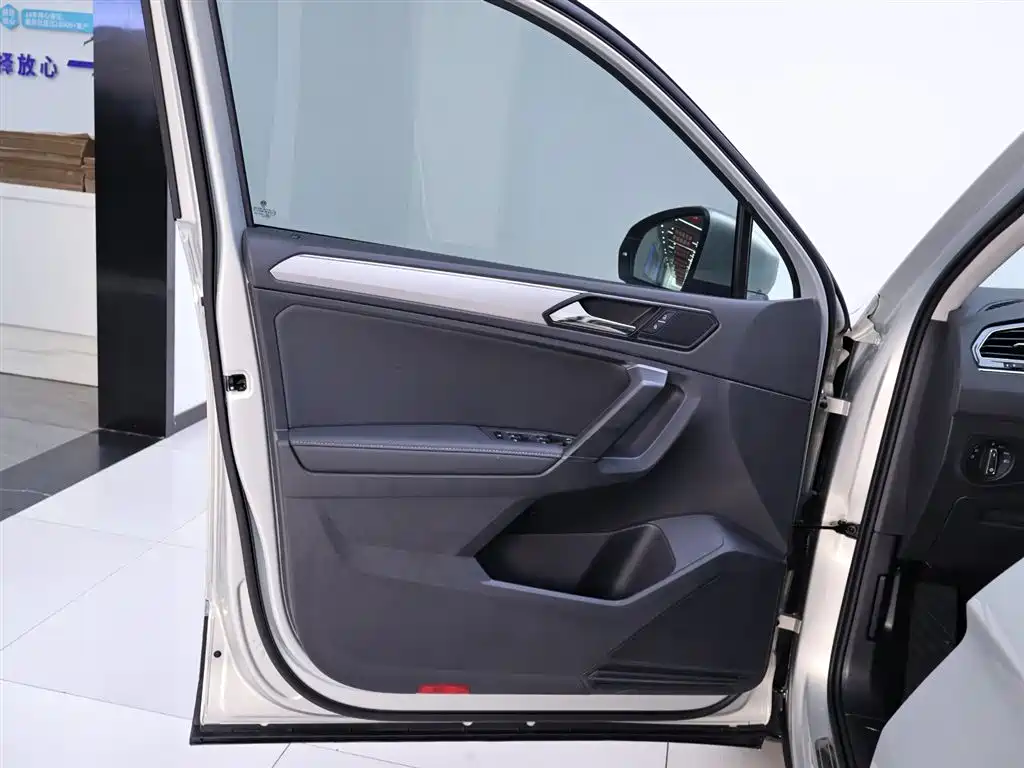Volkswagen Tiguan L 2021 — фото 18