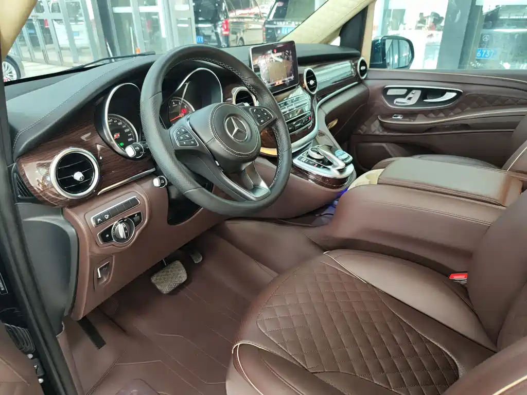Mercedes-Benz V-Class 2018 — фото 11
