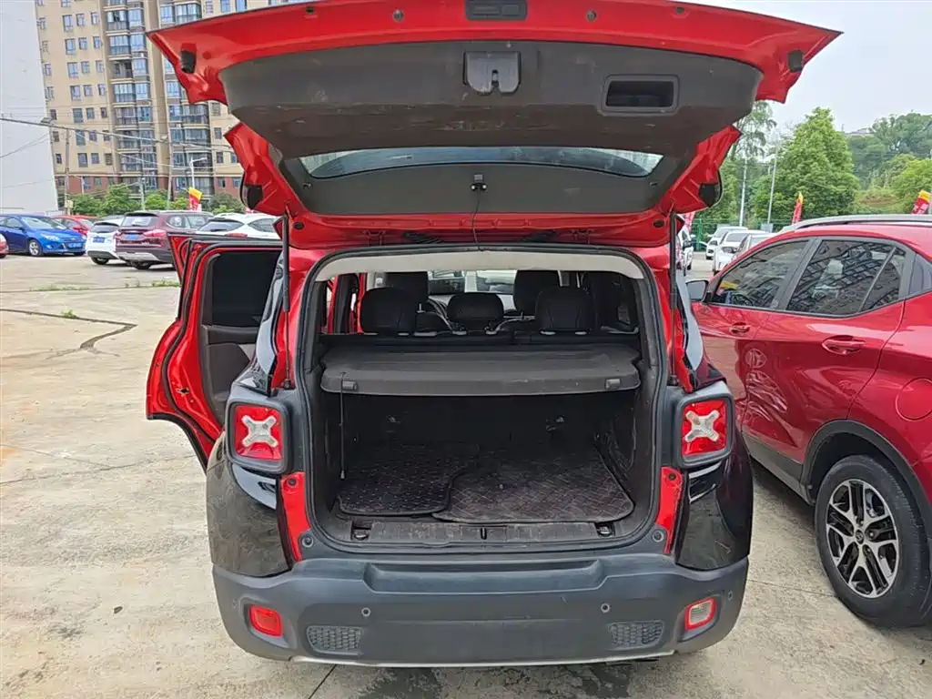 Jeep Renegade 2017 — фото 15