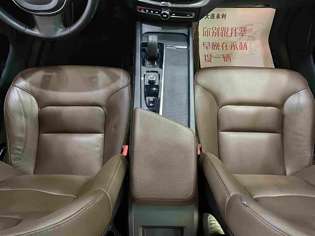 Volvo XC60 2021 — фото 11