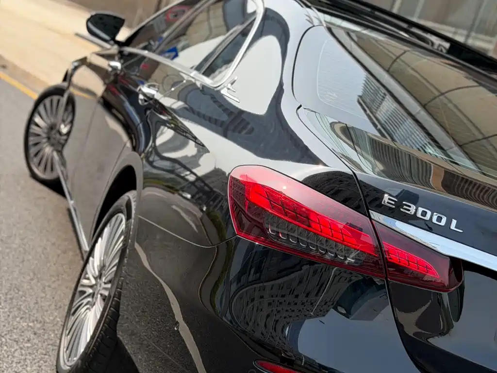 Mercedes-Benz E-Class 2023 — фото 18