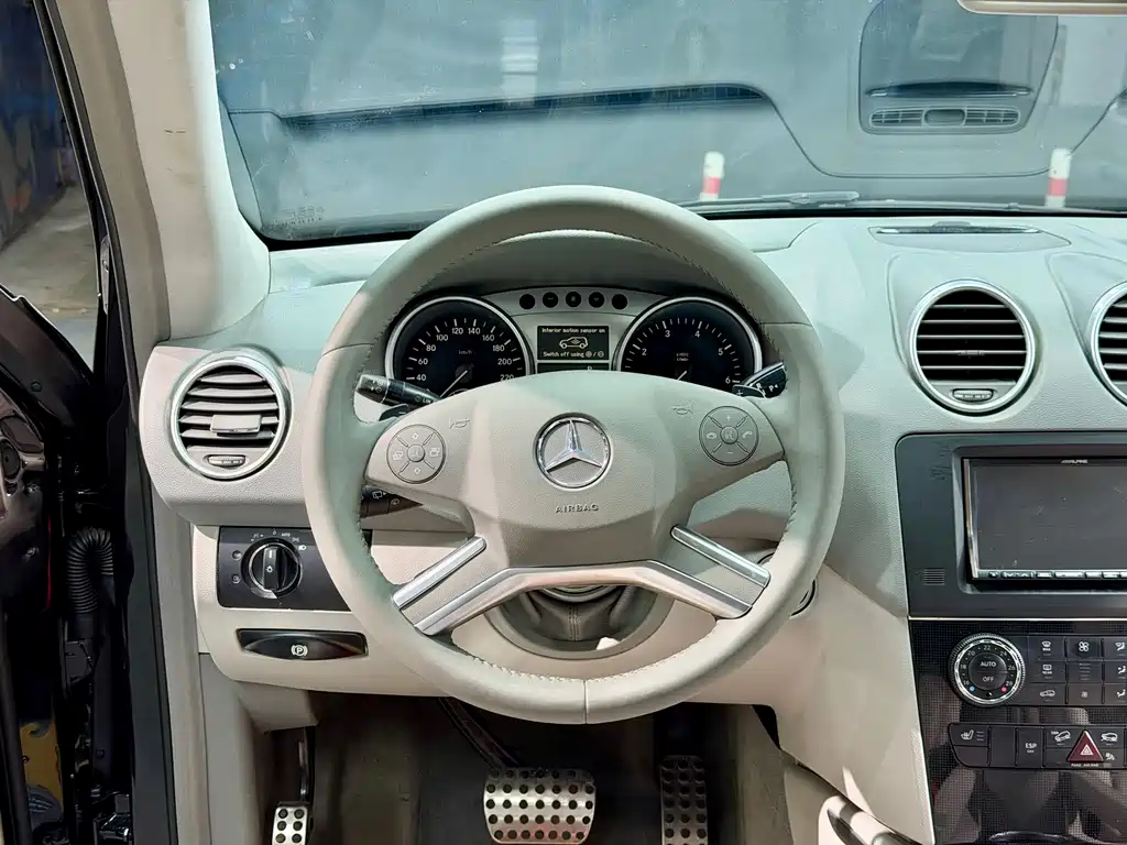 Mercedes-Benz M-Class 2011 — фото 12