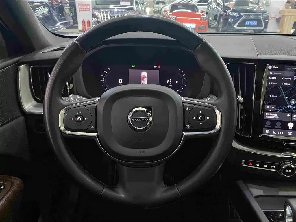 Volvo XC60 2021 — фото 12