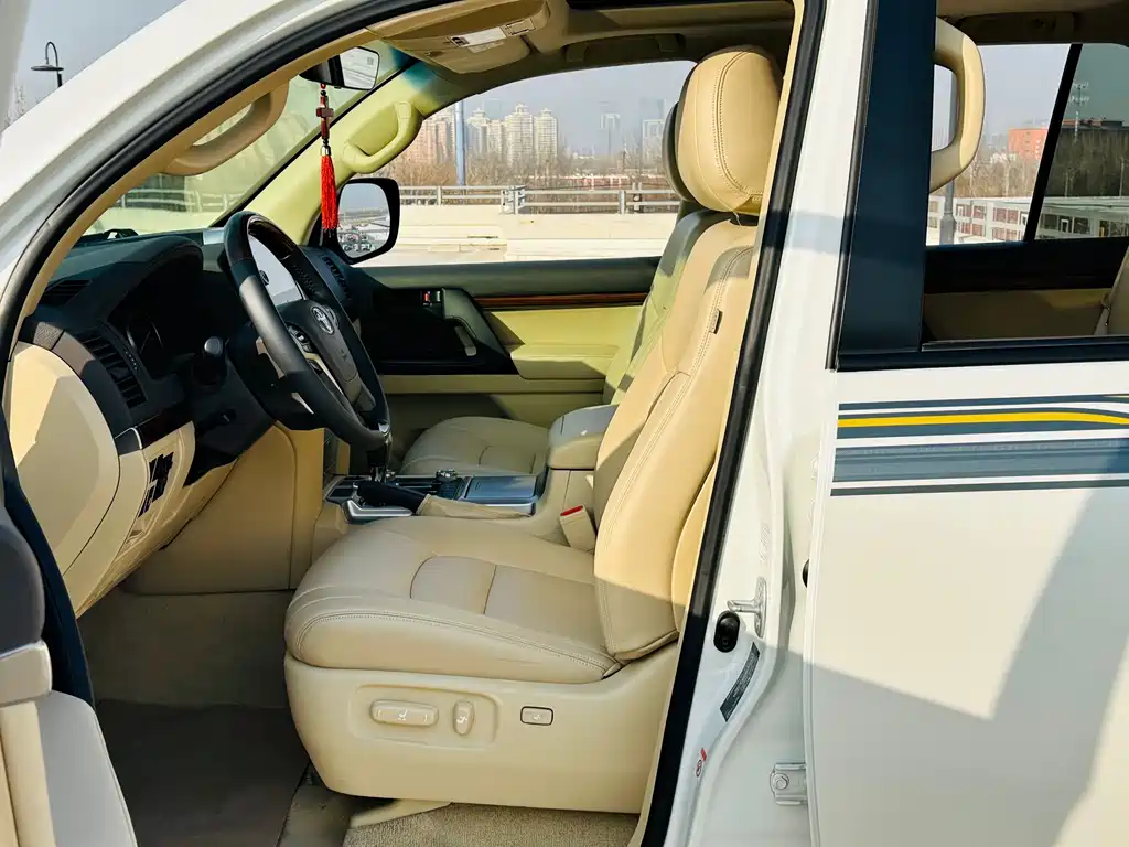 Toyota Land Cruiser 2018 — фото 10