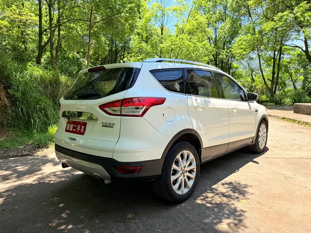 Ford Kuga 2015 — фото 26