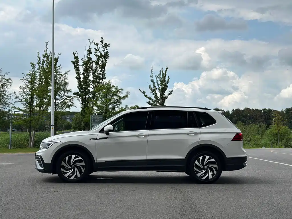 Volkswagen Tiguan L 2022