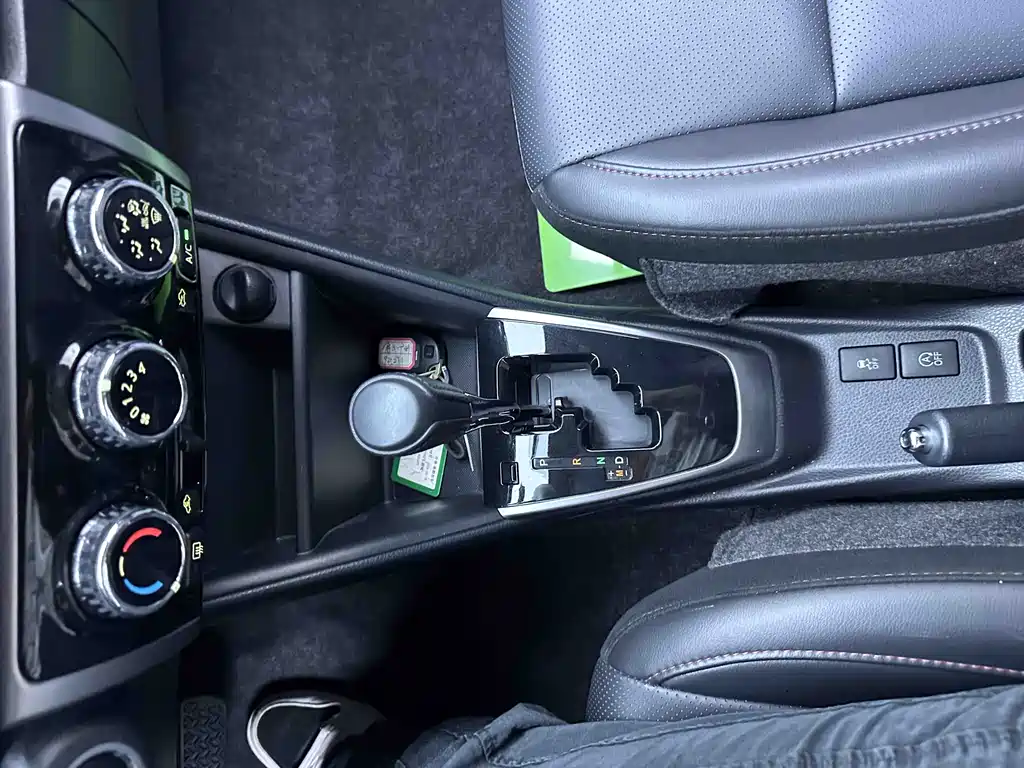 Toyota Yaris L 2022 — фото 16