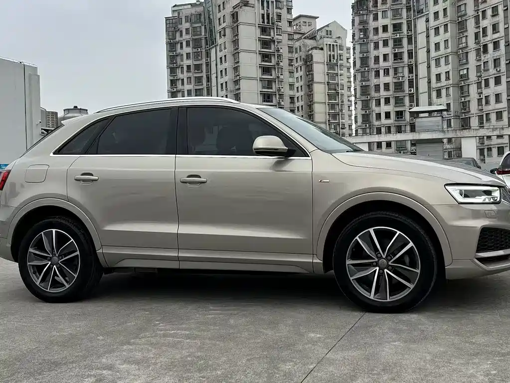 Audi Q3 2019 — фото 12