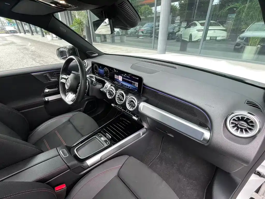 Mercedes-Benz GLB AMG 2025 — фото 8