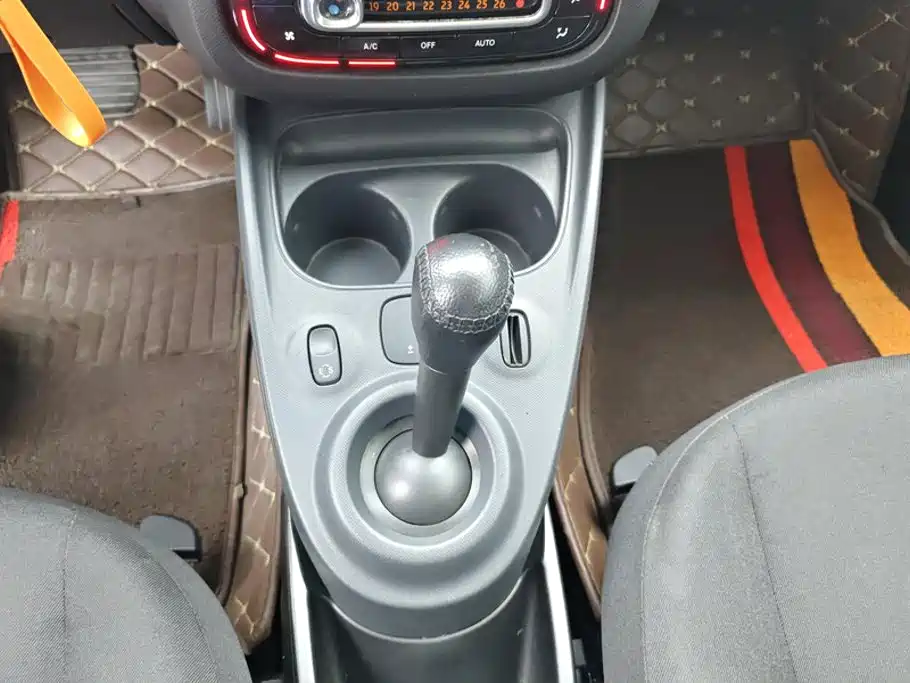 smart fortwo 2016 — фото 16