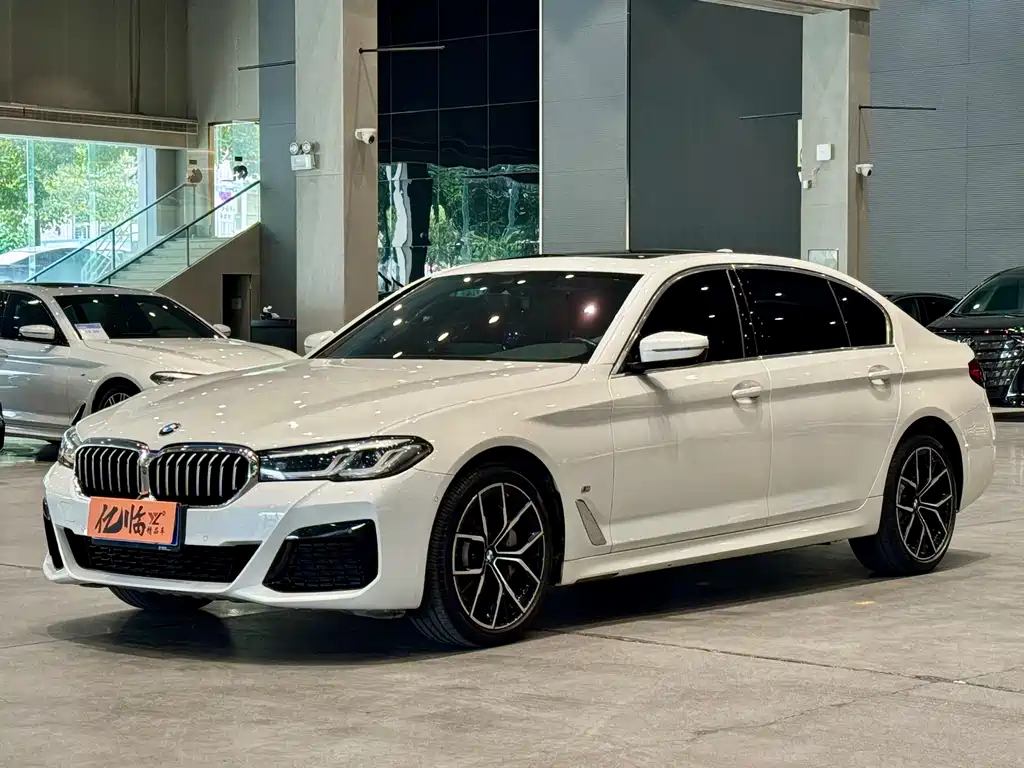 BMW 5 Series 2022 — фото 1