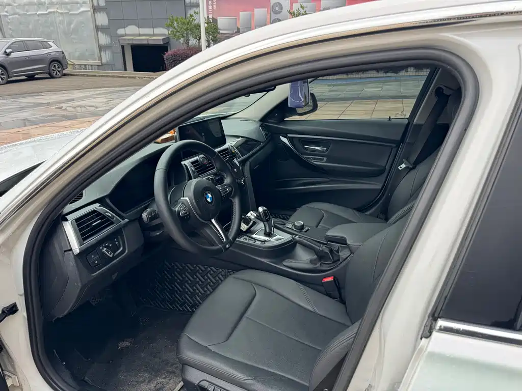 BMW 3 Series 2017 — фото 10