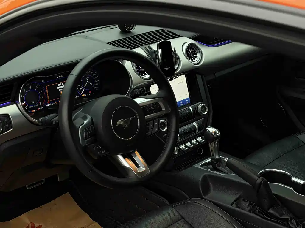 Ford Mustang 2020 — фото 12