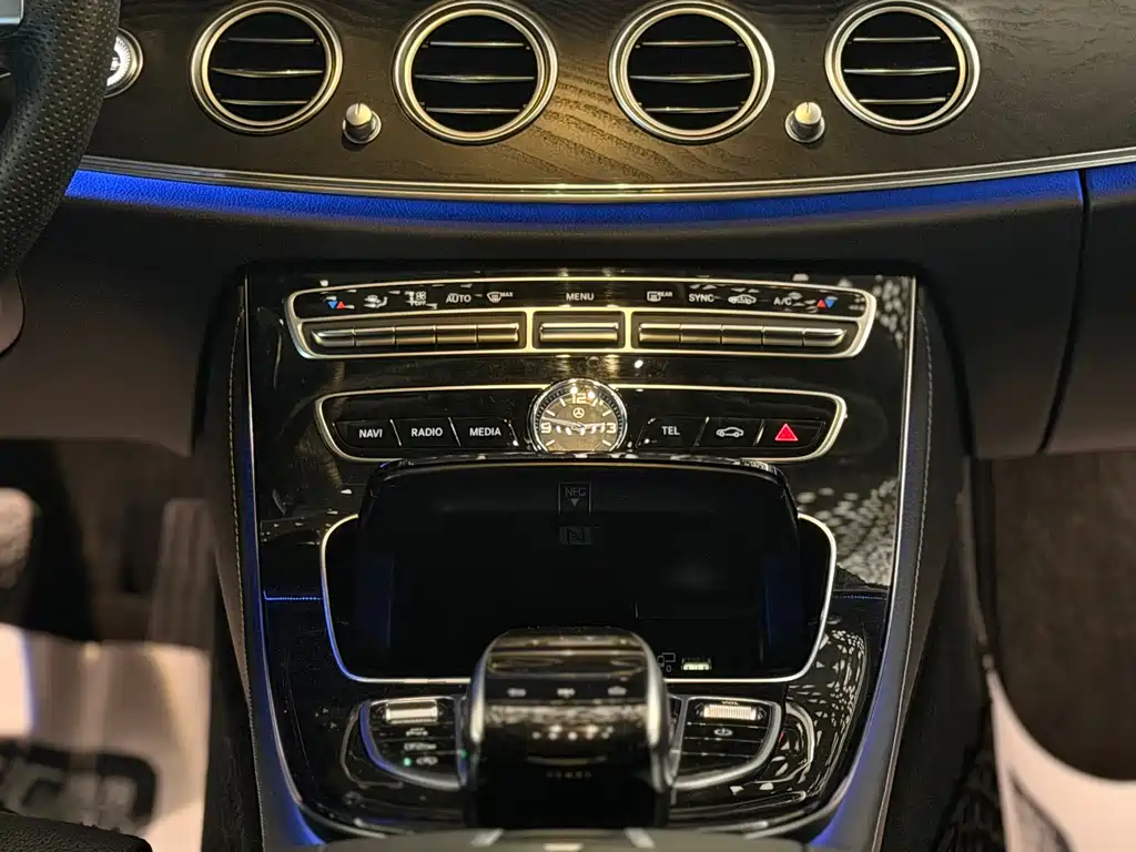 Mercedes-Benz E-Class 2017 — фото 15