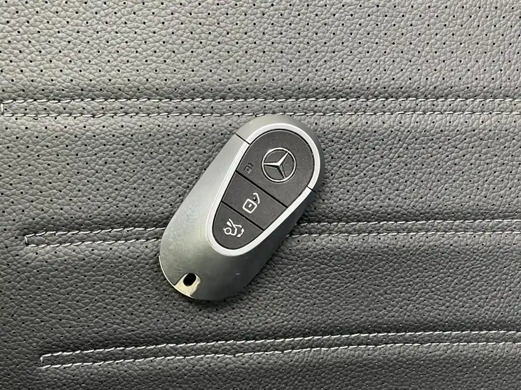 Mercedes-Benz C-Class 2023 — фото 19
