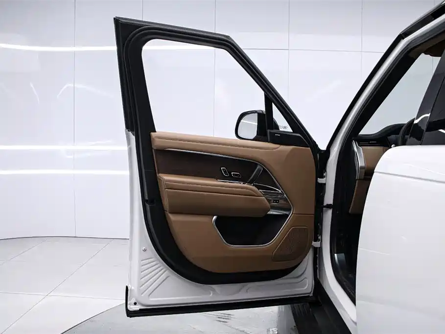 Land Rover Range Rover 2023 — фото 11