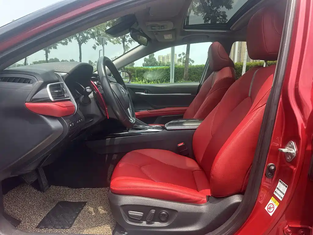 Toyota Camry 2018 — фото 13