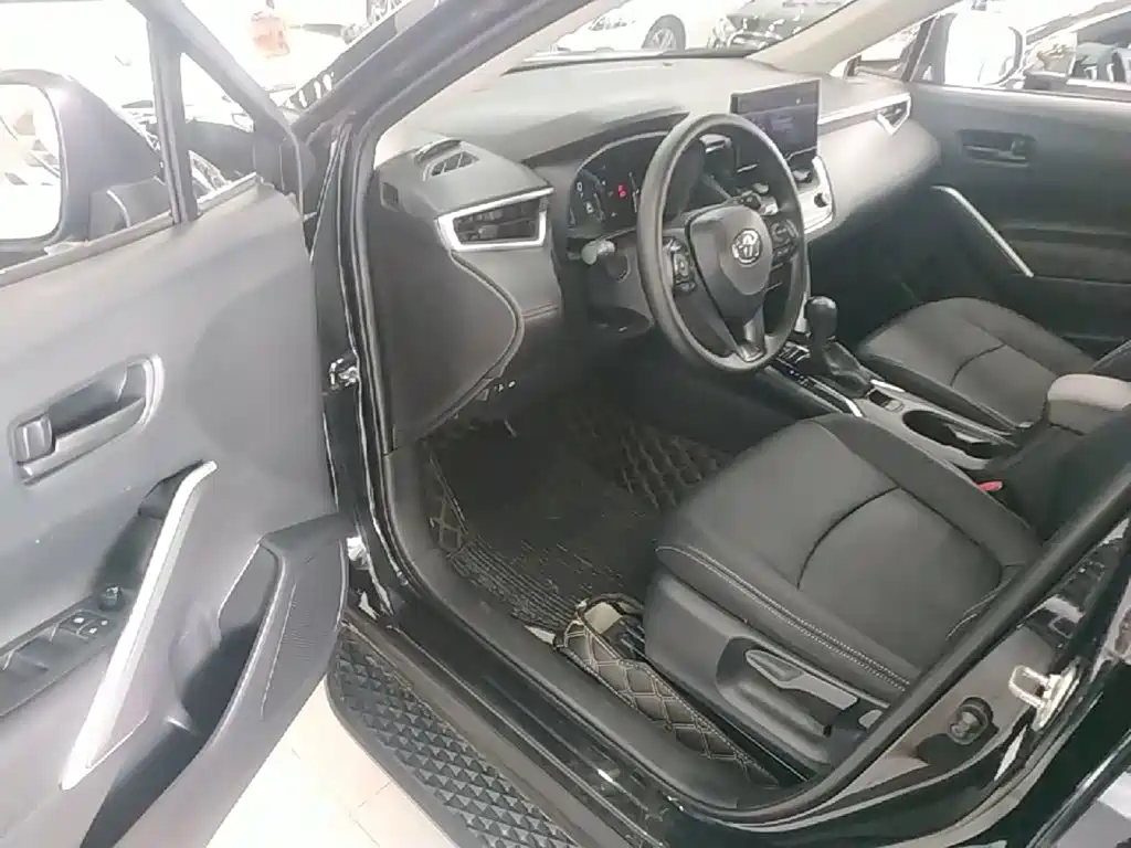Toyota Corolla Cross 2023 — фото 16
