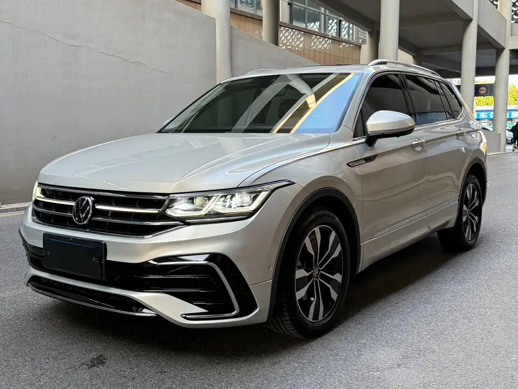 Volkswagen Tiguan L 2021 — фото 1