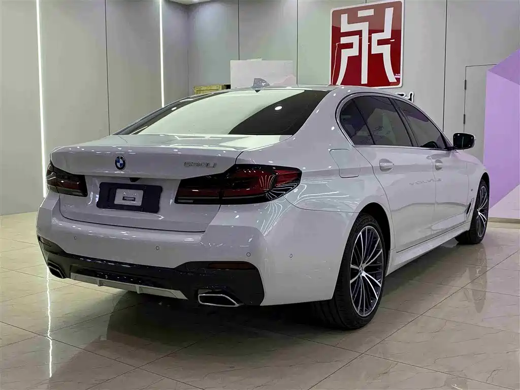 BMW 5 Series 2023 — фото 17