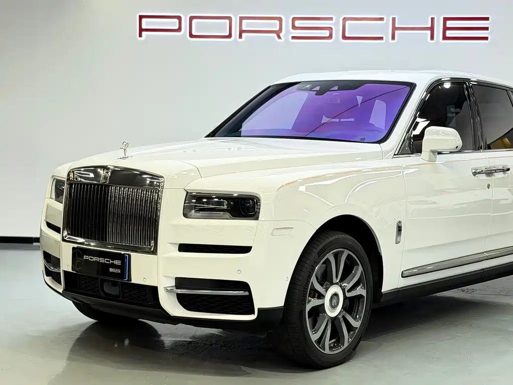 Rolls-Royce Cullinan 2023 — фото 18
