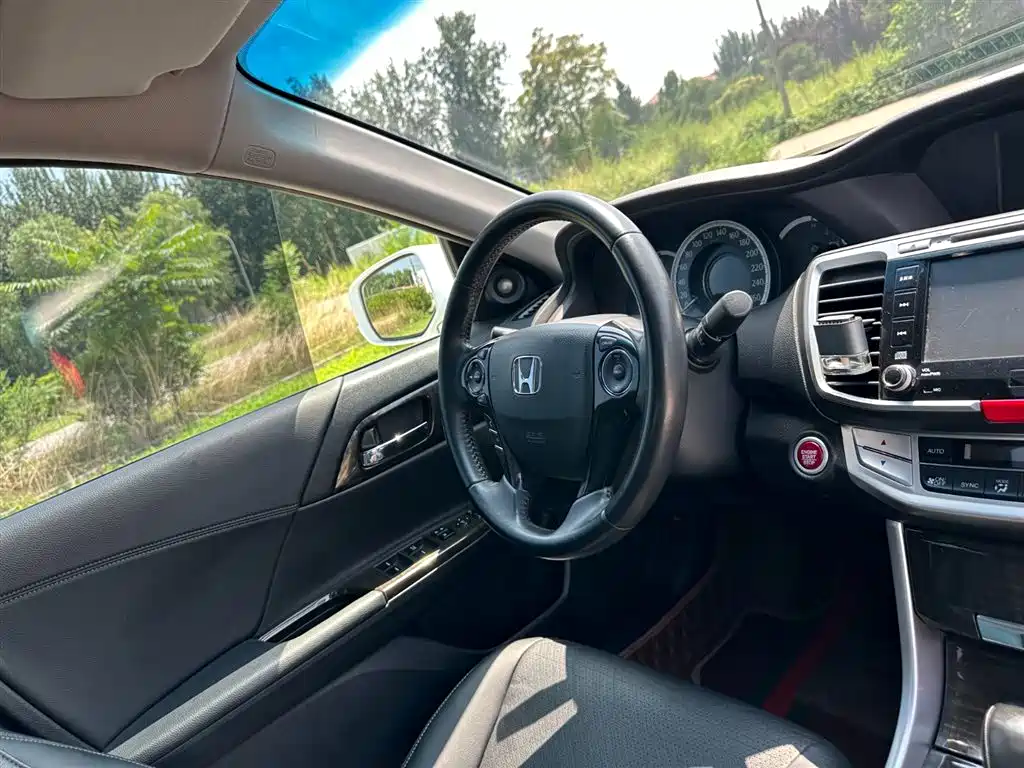 Honda Accord 2014 — фото 19