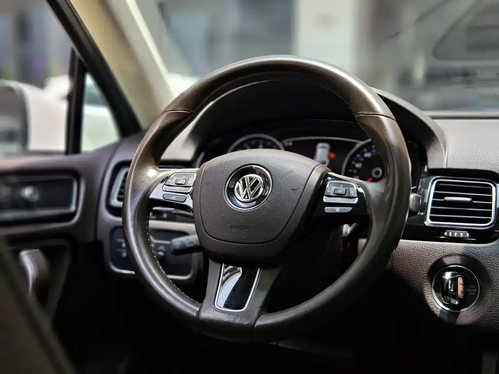 Volkswagen Touareg 2016 — фото 24