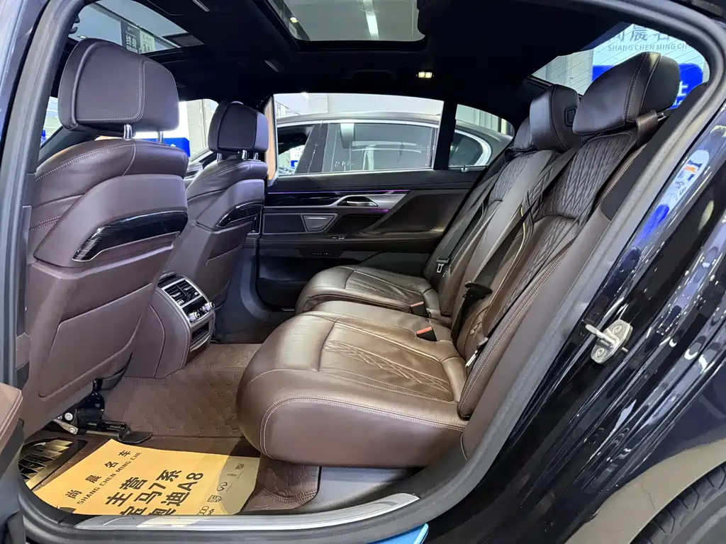 BMW 7 Series 2019 — фото 12