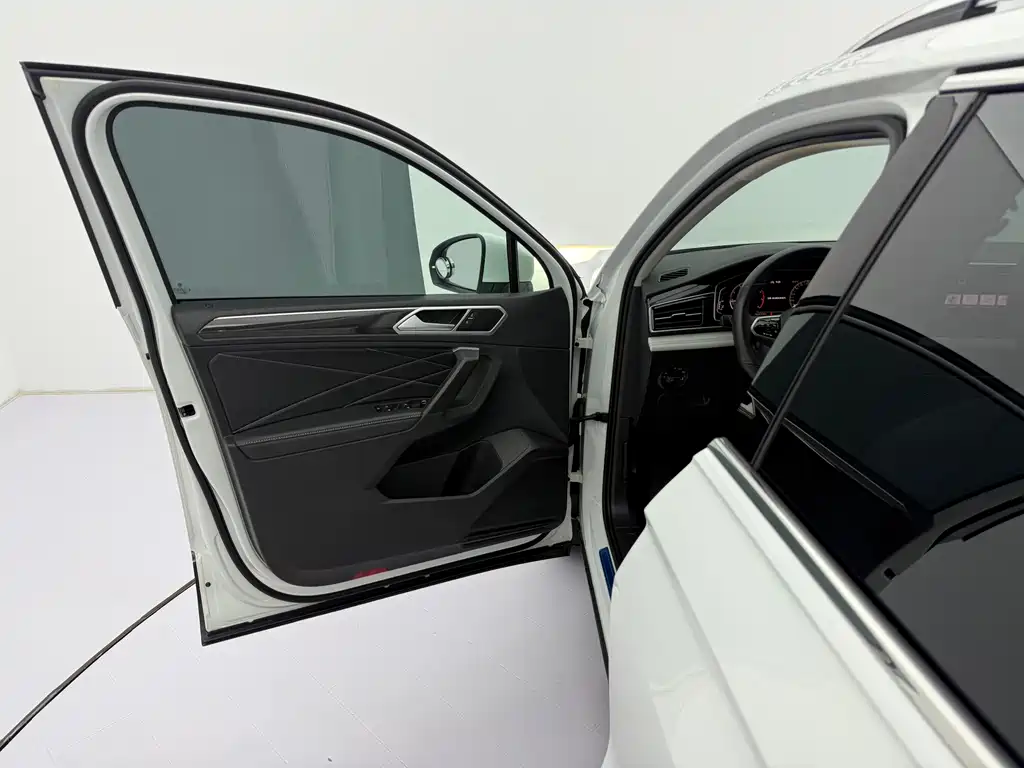 Volkswagen Tiguan L 2022 — фото 22