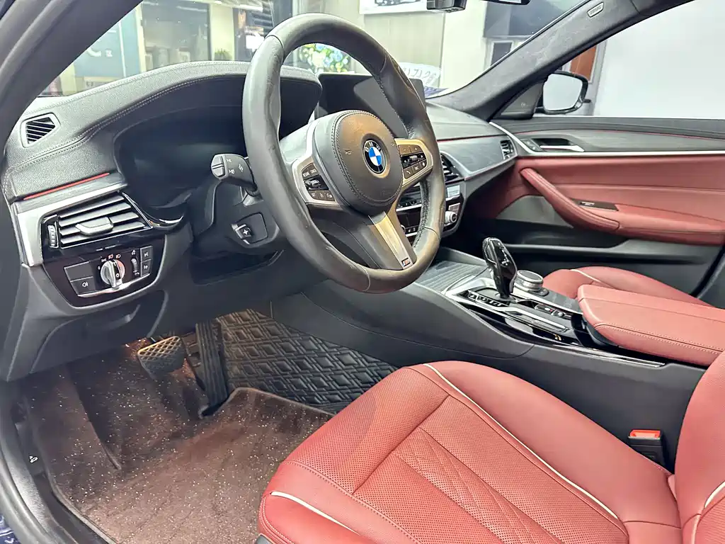 BMW 5 Series 2021 — фото 12