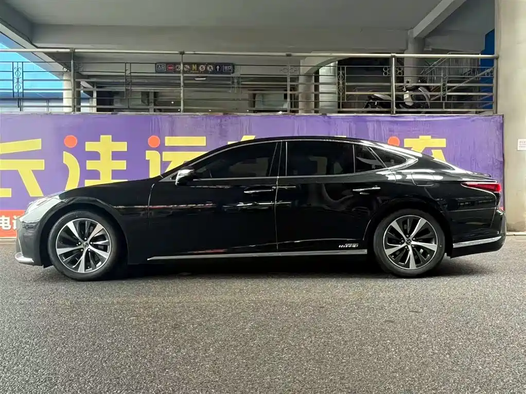 Lexus LS 2022