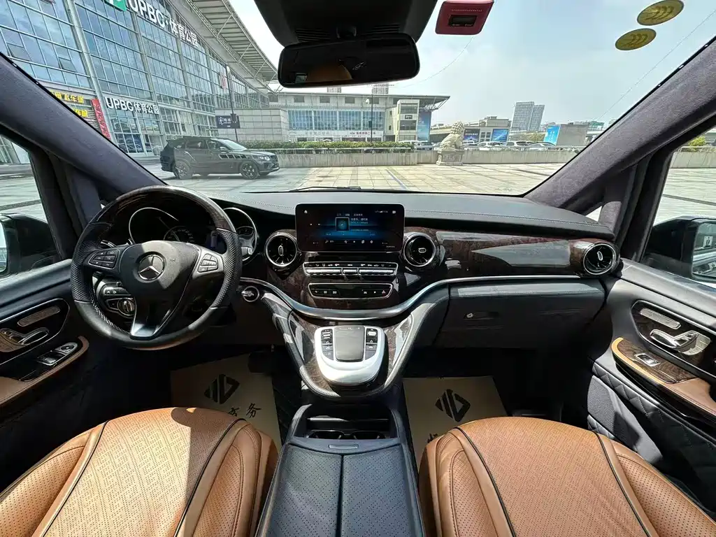 Mercedes-Benz V-Class 2022 — фото 10