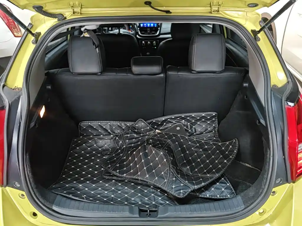 Toyota Yaris L 2020 — фото 19
