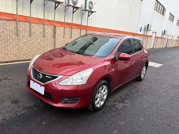 Nissan Tiida 2015